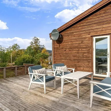 Charming House Located By The Fjord With The Pultpitrock Within Short Distance