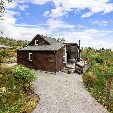 Charming House Located By The Fjord With The Pultpitrock Within Short Distance Jorpeland