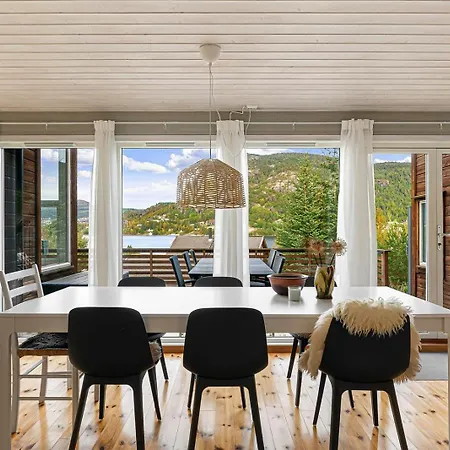 Charming House Located By The Fjord With The Pultpitrock Within Short Distance * Jorpeland