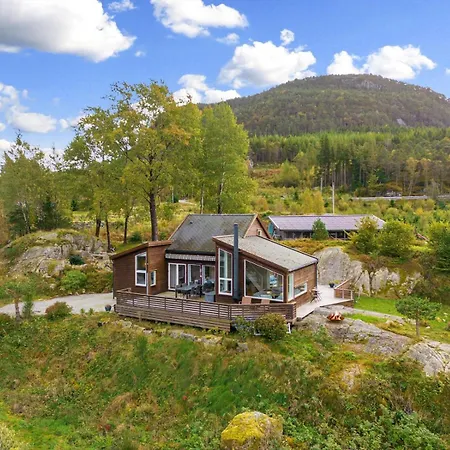 Charming House Located By The Fjord With The Pultpitrock Within Short Distance *