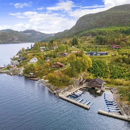 Charming House Located By The Fjord With The Pultpitrock Within Short Distance Semesterbostad *