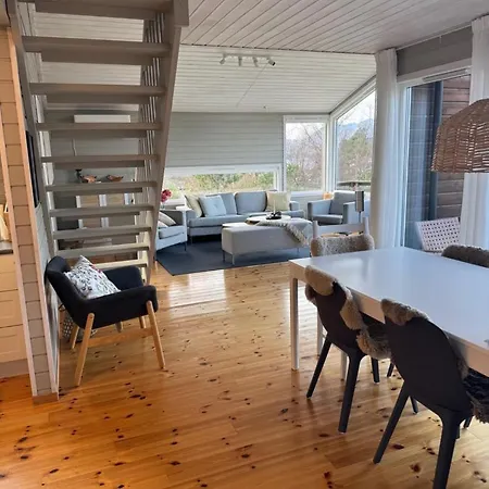 Charming House Located By The Fjord With The Pultpitrock Within Short Distance