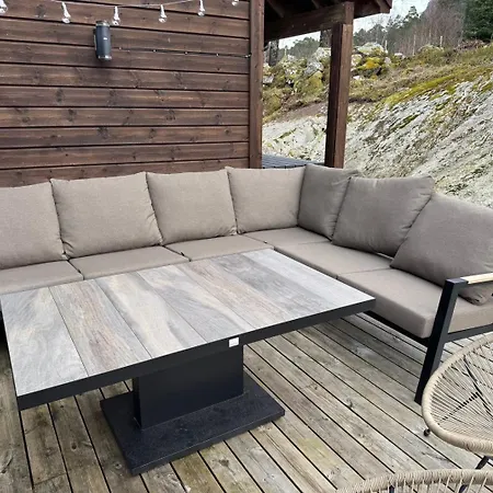 Charming House Located By The Fjord With The Pultpitrock Within Short Distance *