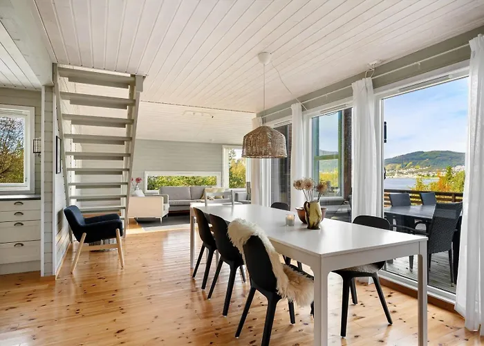 Semesterbostad Charming House Located By The Fjord With The Pultpitrock Within Short Distance
