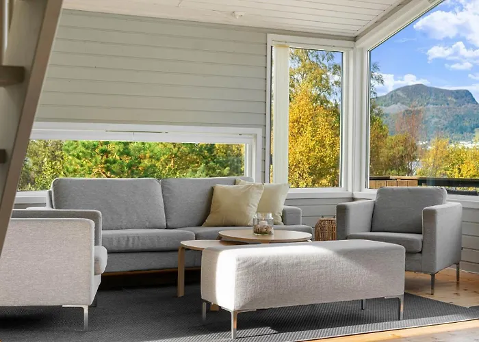 Charming House Located By The Fjord With The Pultpitrock Within Short Distance