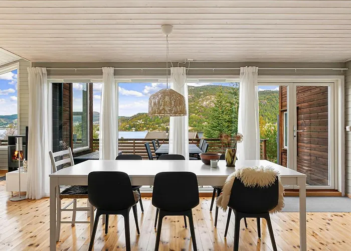 Charming House Located By The Fjord With The Pultpitrock Within Short Distance * Jørpeland