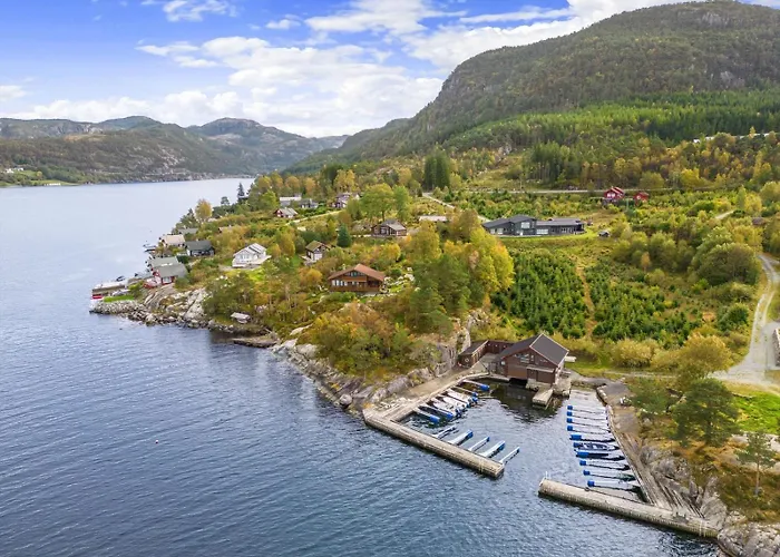 Charming House Located By The Fjord With The Pultpitrock Within Short Distance Semesterbostad *