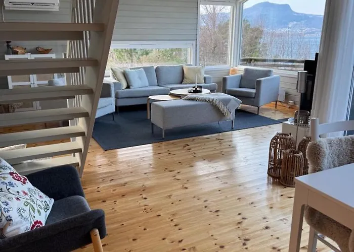 Charming House Located By The Fjord With The Pultpitrock Within Short Distance Semesterbostad Jørpeland