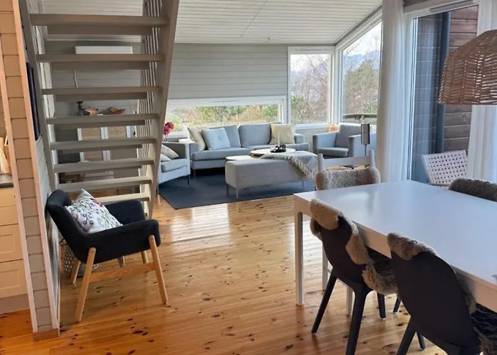 Charming House Located By The Fjord With The Pultpitrock Within Short Distance