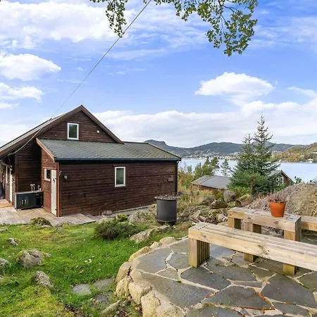 Charming House Located By The Fjord With The Pultpitrock Within Short Distance Jørpeland