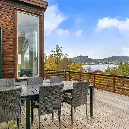 Charming House Located By The Fjord With The Pultpitrock Within Short Distance Jørpeland