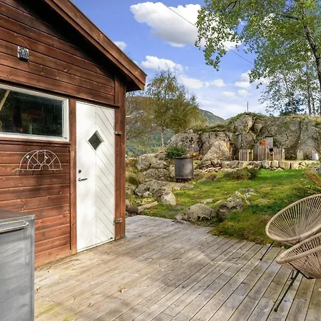 Charming House Located By The Fjord With The Pultpitrock Within Short Distance Ferienhaus Jørpeland
