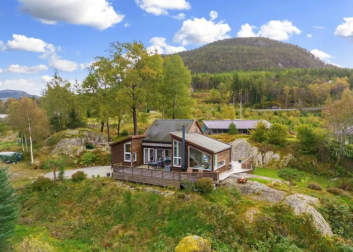 Charming House Located By The Fjord With The Pultpitrock Within Short Distance *