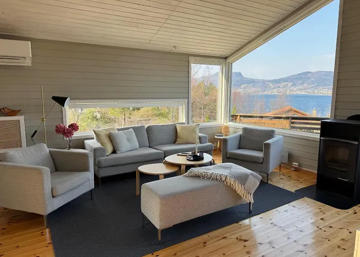 Charming House Located By The Fjord With The Pultpitrock Within Short Distance Ferienhaus
