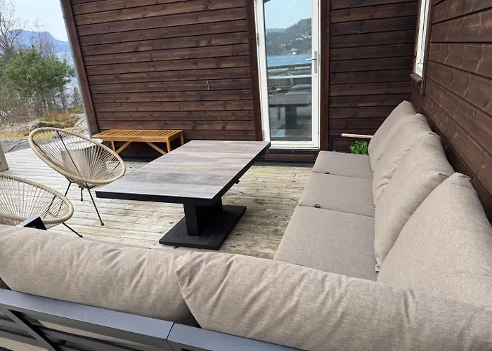 Charming House Located By The Fjord With The Pultpitrock Within Short Distance Ferienhaus *